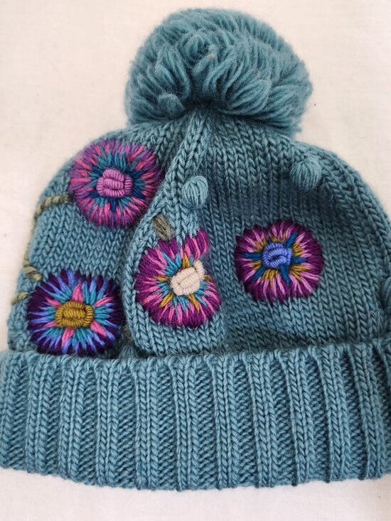 Lost Horizons Womens 100% Wool Blue Knit Beautiful Embroidered Floral Pom Beanie